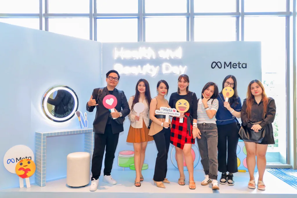 Tùng Lê cùng các nhà bán hàng tại booth Meta Health and Beauty Day