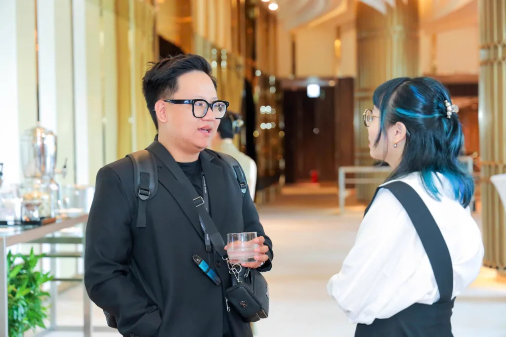 Tùng Lê trao đổi với khách mời tại sự kiện Meta Health and Beauty Day